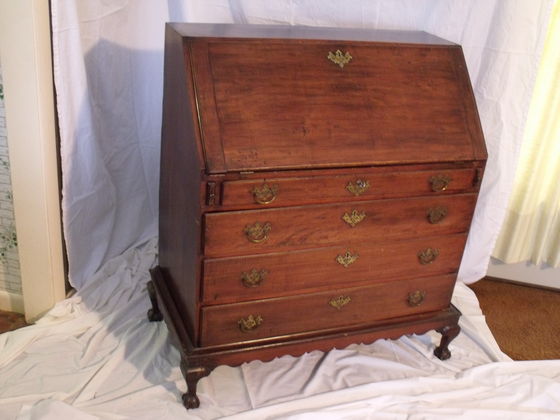 Chippendale Desk on B&T Bracket Base