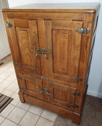 Oak Ice Chest