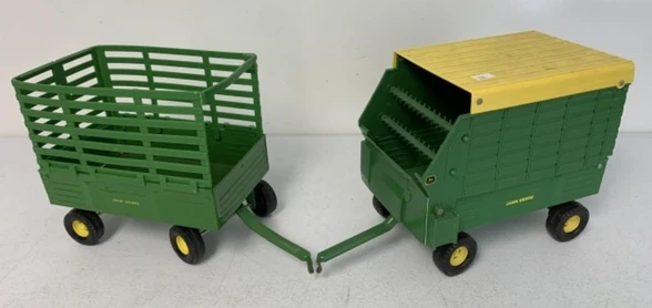 Lot# 258 - 2 1/16 JD Hay and Forage Wago