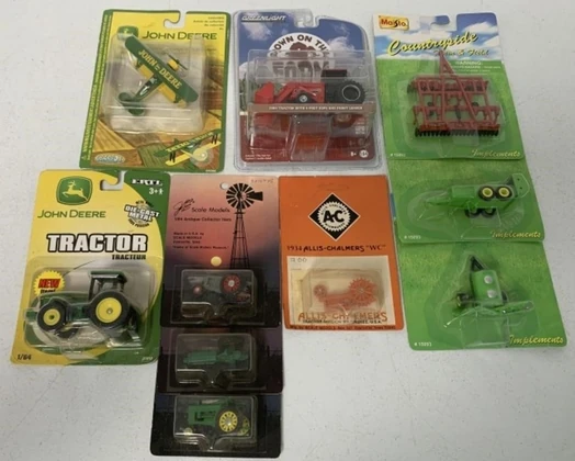 Lot# 304 - 10 John Deere, A-C 1/64 Toy T