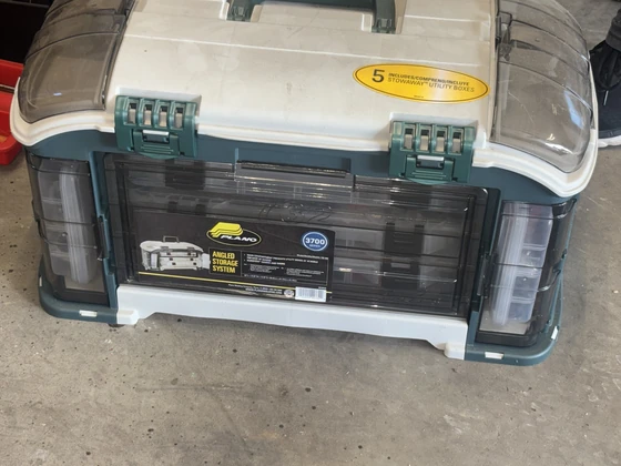 Item Up For Bidding At Auction - 100+ Lunchboxes, Pinball machine, Coke ...