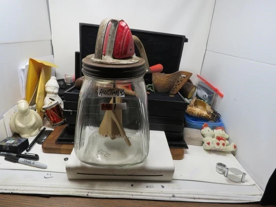 Lot# 1 - LOT BB 1 ANTIQUE BUTTER CHURN