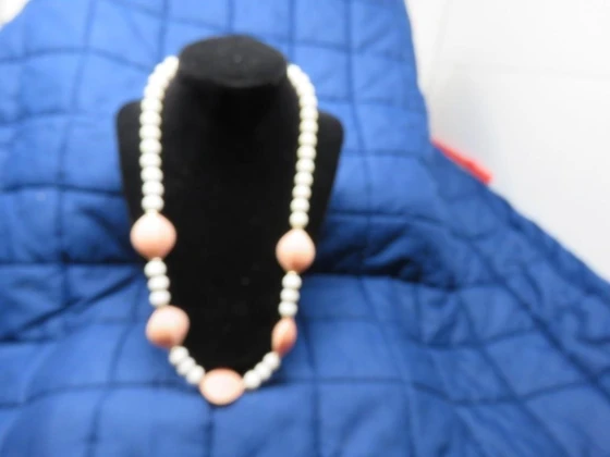 Lot# 4 - LOT BB 4  RETRO CHUNKY CORAL & 