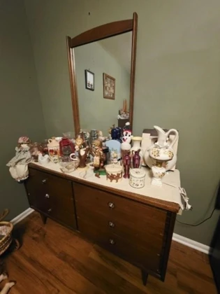 Lot# 115 - Bassett Furniture Dresser & C