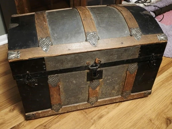 Lot# 124 - Dome Top Trunk