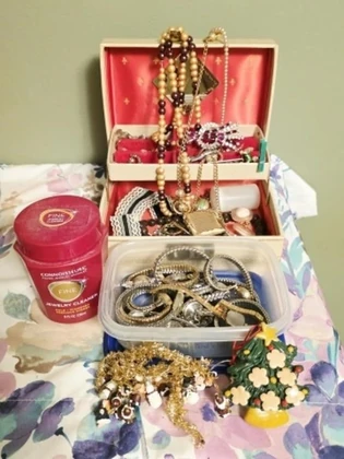 Lot# 118 - Costume Jewelry, Watches: Bul