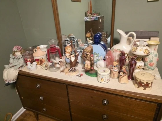 Lot# 121 - Painted Ceramics, Oil Lamps, 