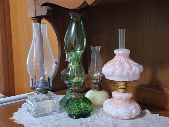 Lot# 129 - 5 Miniature Oil Lamps
