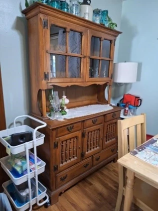 Lot# 130 - 2 Piece Early American Hutch