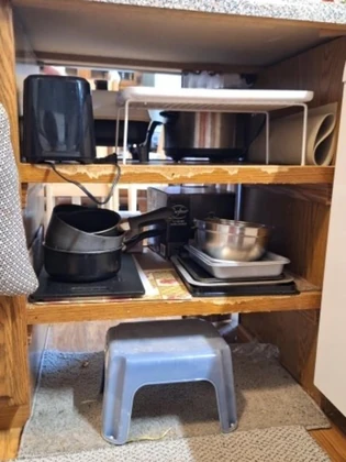 Lot# 134 - Crock Pots, Presto Skillet, B