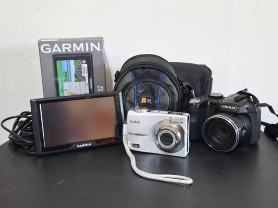 Lot# 303 - Fuji Digital Camera, Kodak 35
