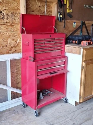 Lot# 408 - Rolling Tool Chest, Pipe Wren