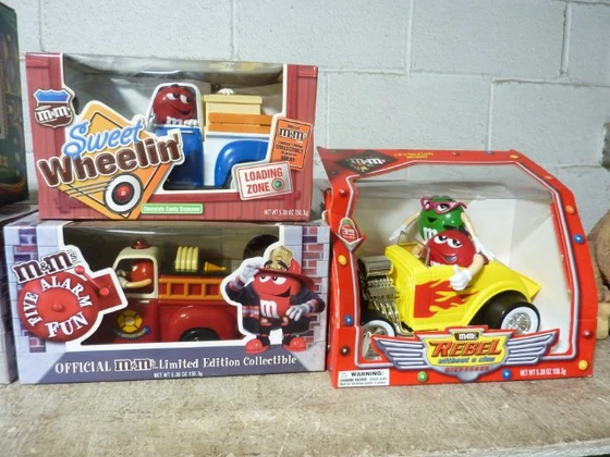 Item Up For Bidding At Auction - Personal Property of Local Families in ...