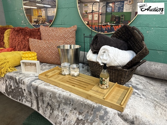 Item Up For Bidding At Auction - Hall's Auction in Marshville, NC