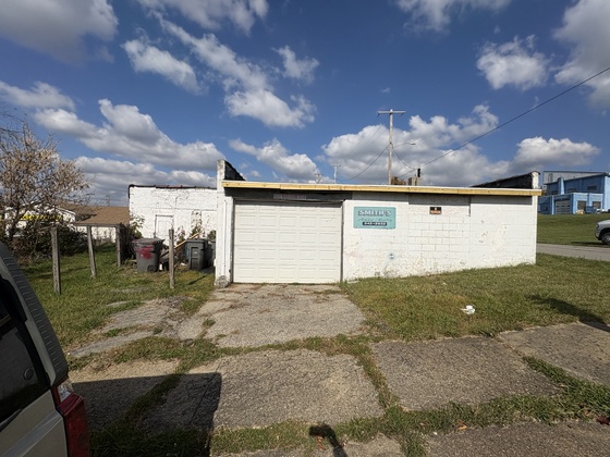 Item Up For Bidding At Auction - Real Estate and Contents in Farrell, PA