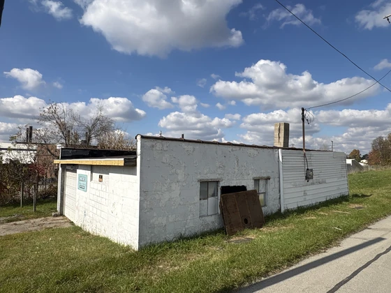 Item Up For Bidding At Auction - Real Estate and Contents in Farrell, PA