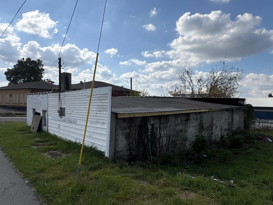 Item Up For Bidding At Auction - Real Estate and Contents in Farrell, PA